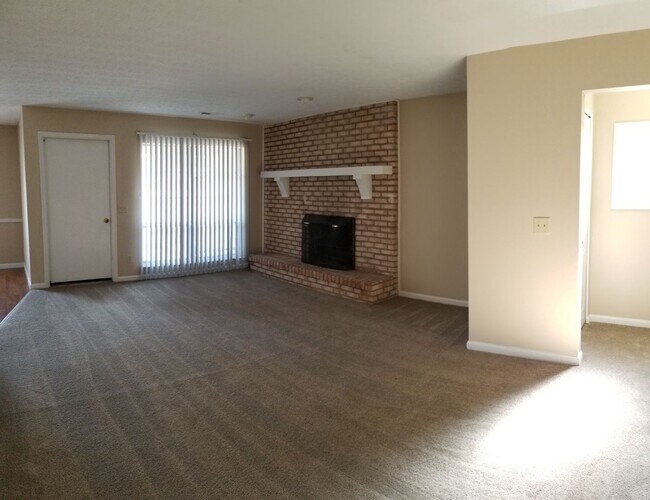 Photo - Spacious 2 Bedroom with 2 Car Garage Unit 1302 Lyons Rd