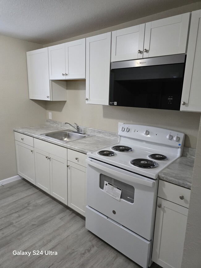 Building Photo - 110 Tacoma Rd Unit 110 Tacoma