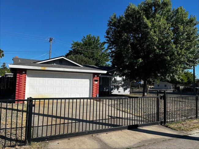 Building Photo - 2333 Zinfandel Dr