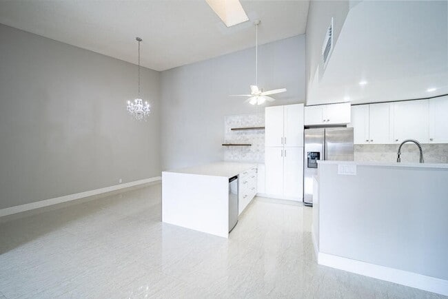 Photo - 13810 Oneida Dr