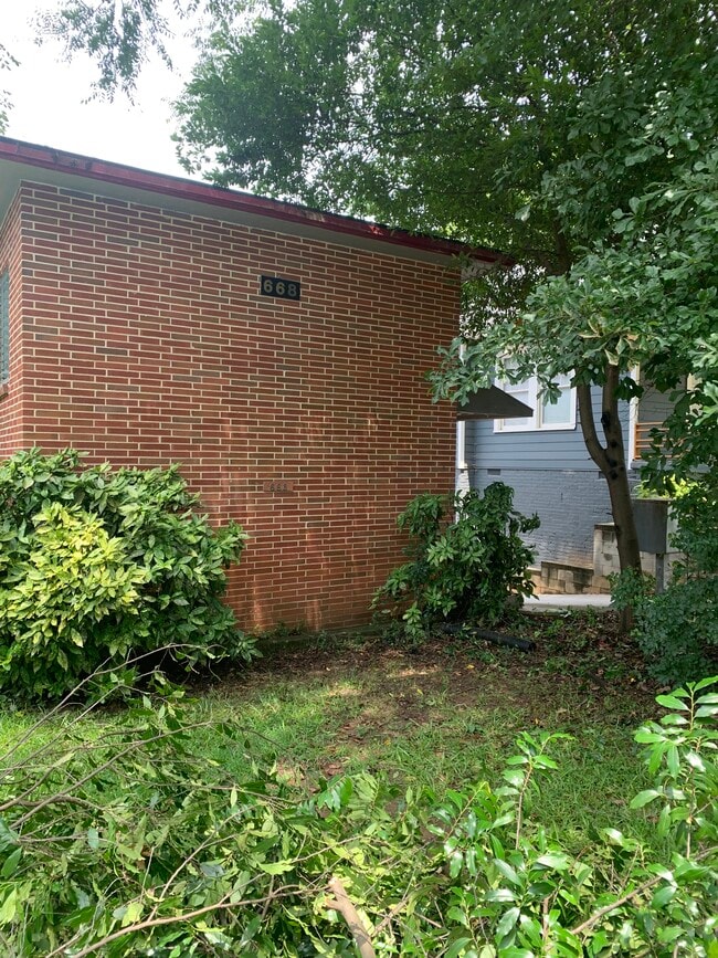 Building Photo - 668 Linwood Ave NE Unit 2