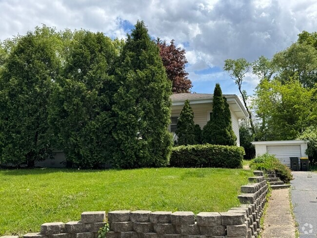 Building Photo - 225 Panama Ave Rental