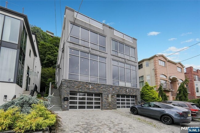 Building Photo - 760A Undercliff Ave Rental
