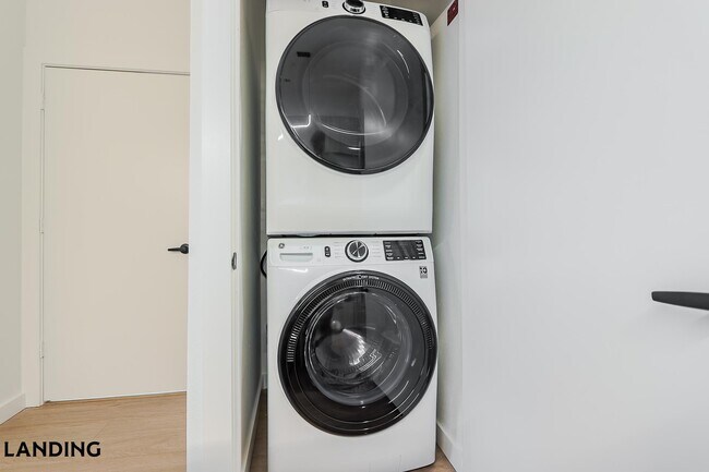 Photo - 2623 Keene St Unidad 531