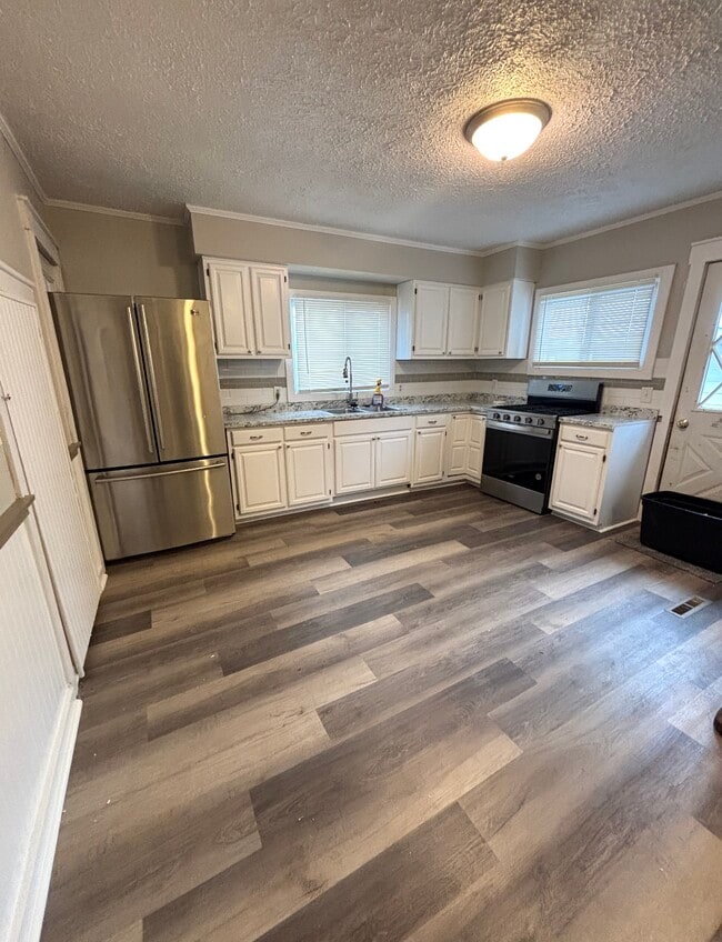 Photo - 2260 E Grand River Ave