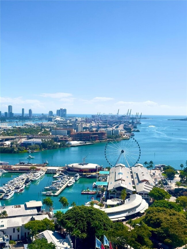 Building Photo - 398 NE 5th St Unit 2114