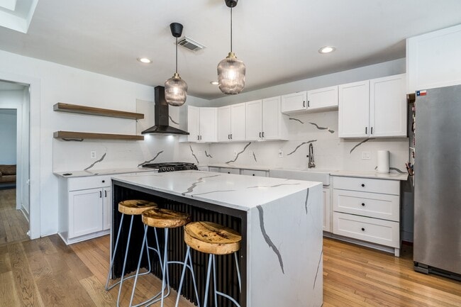 Photo - 810 Jerry St