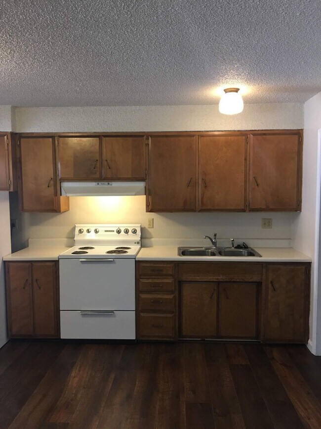 Photo - Walnut Tree Manor