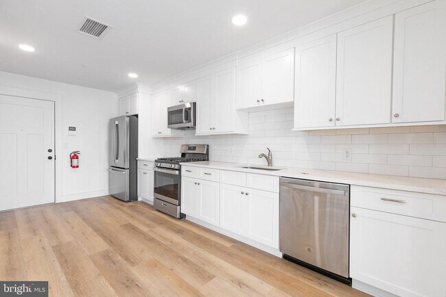 Photo - 1 N Main St Unidad 3