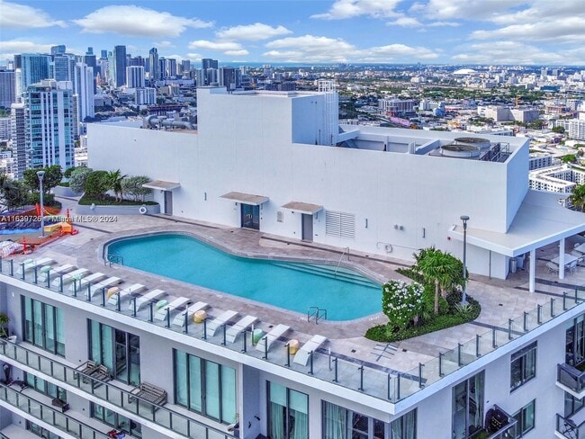 Photo - 501 NE 31st St