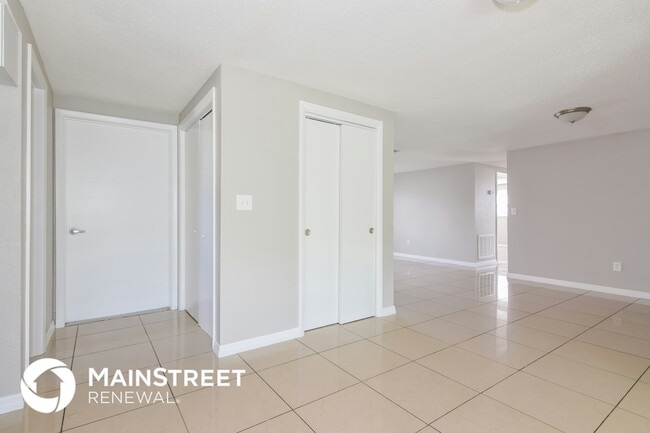 Photo - 7421 Congress St