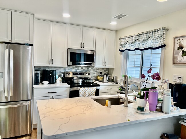 Building Photo - 12936 Grays Pointe Rd Unit 12936B