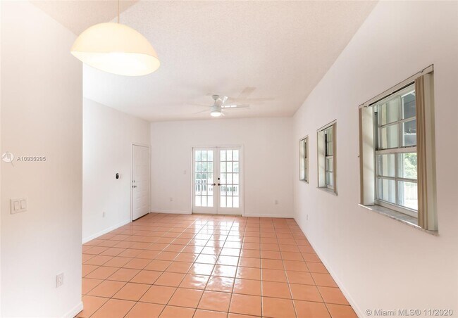 Photo - 3007 Bird Ave Unidad 11