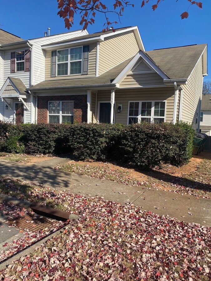 Photo - Master-on-Main End-Unit Townhome in Back Creek Villages!