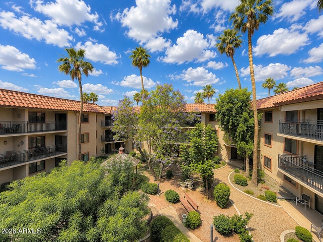 Building Photo - 10330 W Thunderbird Blvd Unit A304