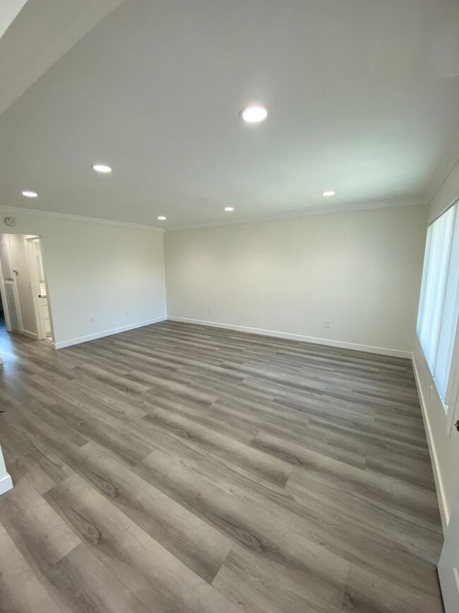 Photo - Newly Remodeled 2 Bedroom Fountain Valley ... Unit #4
