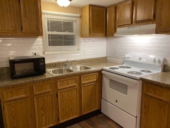 Photo - 833 Lovell Rd