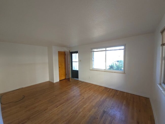 Photo - 2345-2347 Goss Unit 2345