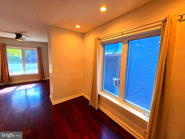 Photo - 757 Girard St NW