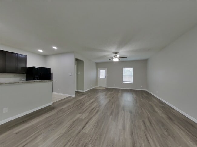 Photo - 210 Pequin Rd