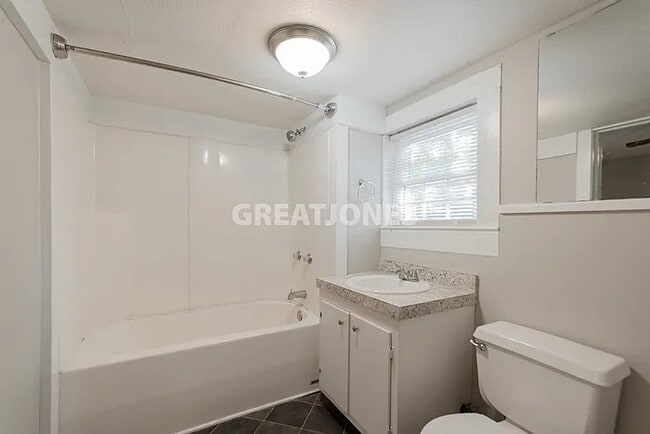 Photo - 2100 Lake Shore Dr