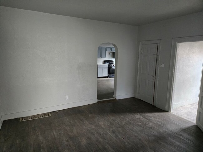 Photo - 635 E Division St Unit 635 E Division St - Apt 2
