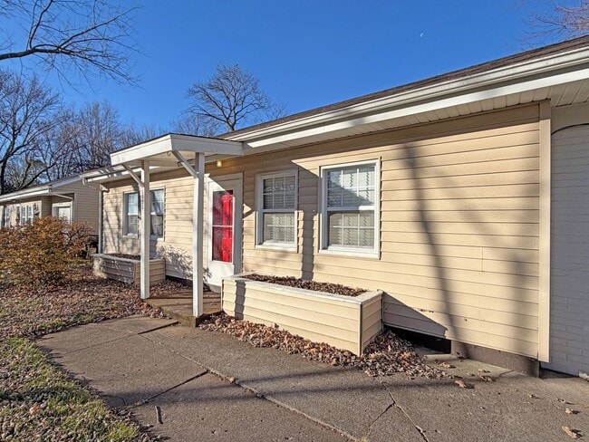 Photo - Gorgeous Well Kept Home Near Mercy & Bass Pro!