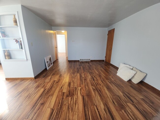 Photo - 1059 Gillingham Rd Unit 3