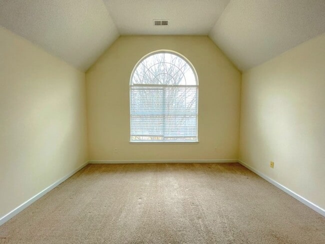 Photo - SPACIOUS 4BDR 2.5BA CONDO IN ARLINGTON SUBDIVISION