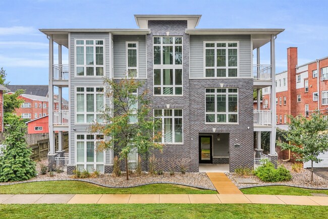 309 W Washington