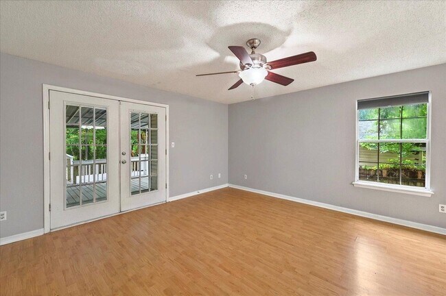 3001 Oak Park Ct