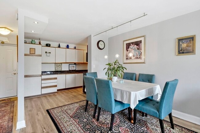 Photo - Chicago Gorgeous 2bedr 2bath Spacious Condo Unit 5975