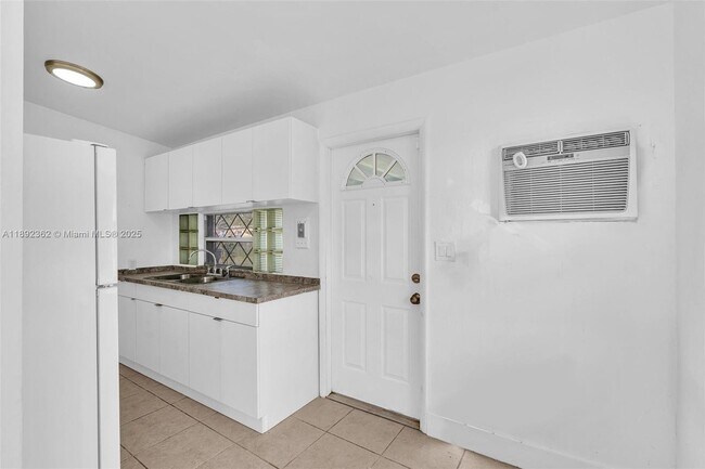 Photo - 137 NW 29th Ave