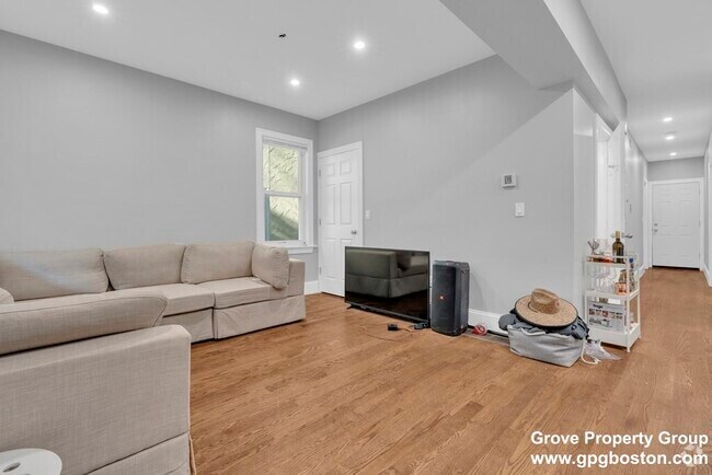 Building Photo - 68 Harvest St Unit 1 Rental
