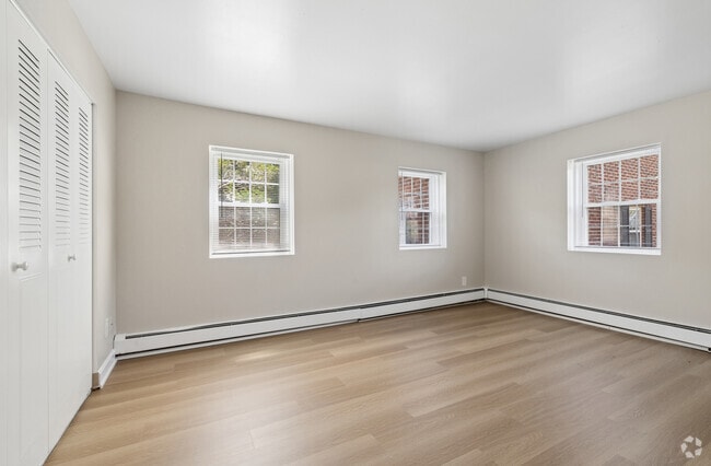 2BR, 1BA - 900SF - Bedroom