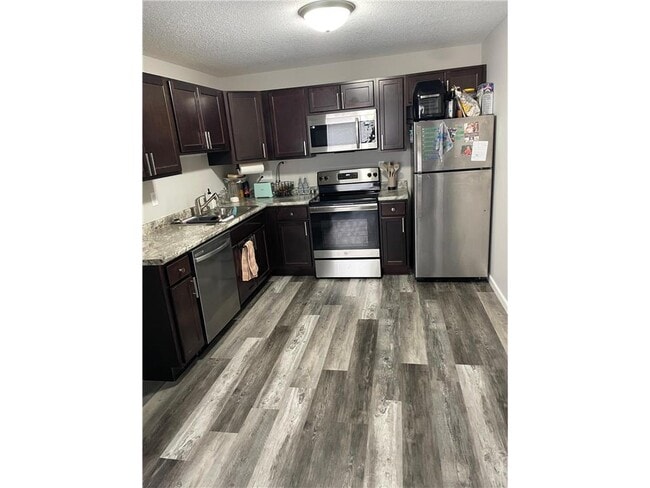 Building Photo - 553 Lemon St N Unit #2