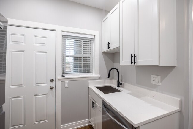 5452 N Paulina St Unit 1F