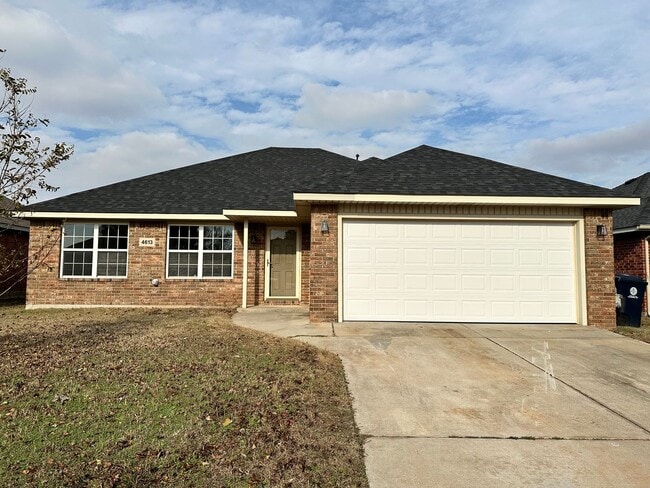 Building Photo - Beautiful 3bed/2bath House Available Near Tinker and Oklahoma Heart Hospital!