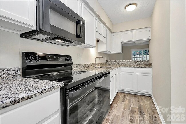 Photo - 703 Heritage Pkwy