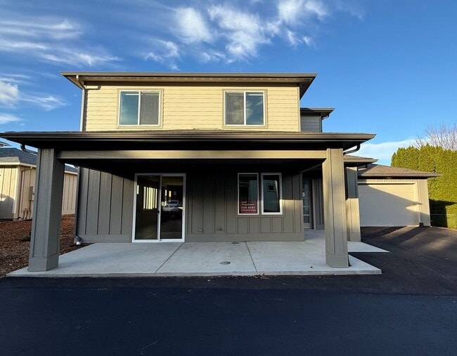 Building Photo - Now renting brand-new 3 bedroom, one study...