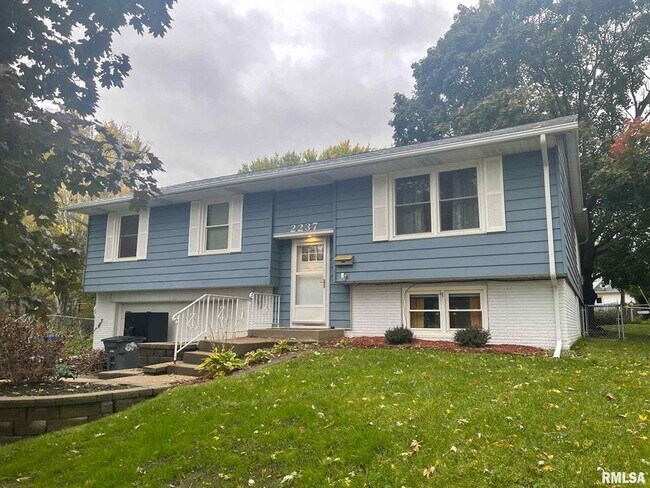 Photo - 2237 Waveland Dr