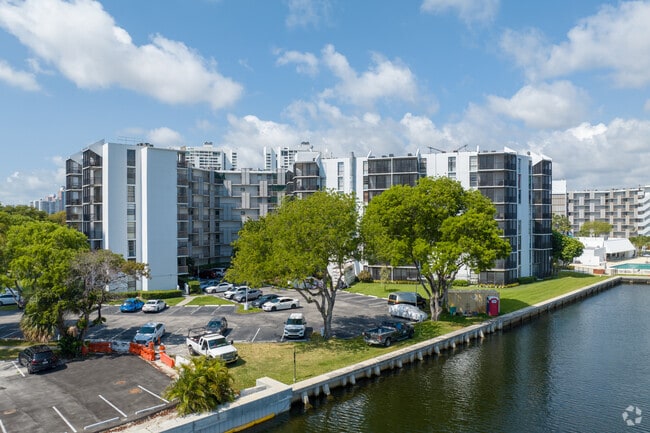 Photo - Ensenada Building I