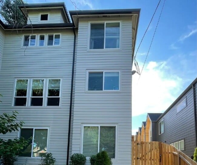 Building Photo - 4388B N Gantenbein Ave Unit 4388 B