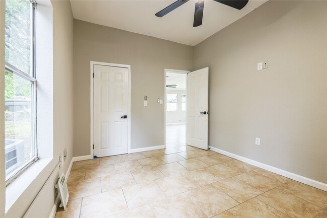 Photo - 704 W Willis St