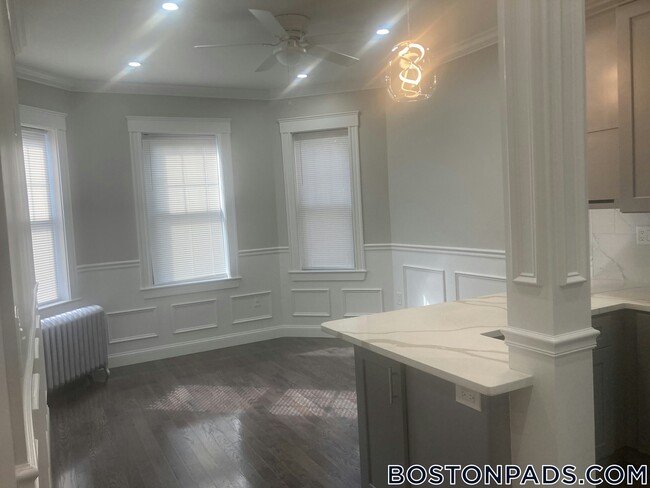 Photo - 1572 Commonwealth Ave Unidad 2
