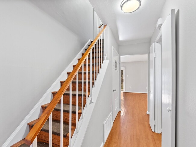Photo - Stylish & Spacious Townhome in Prime Location!
