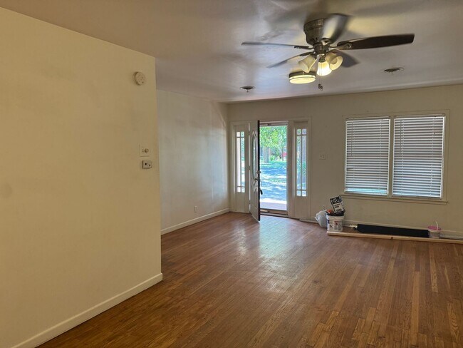 Photo - 2708 20th St Unit Front