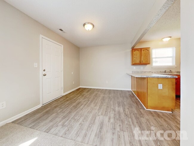Photo - 7152 Kimble Dr