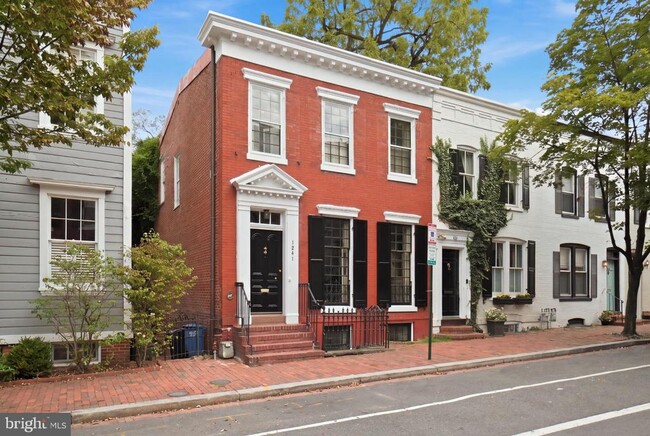 Building Photo - 1241 33rd St NW