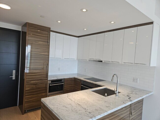 Photo - 488 University Ave Unit 2712